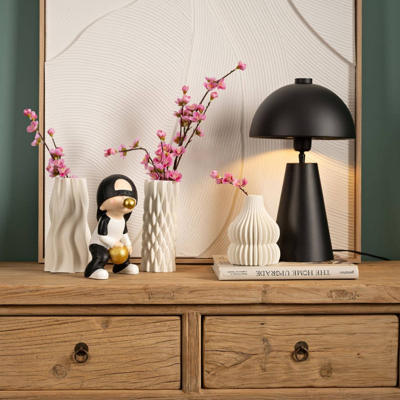 Wurm - Wholesale Decorative Figurine - Figure Basketball Boy with Bubble Gum made of Poly Black/White/Gold (W/H/D) 14x23x14cm1