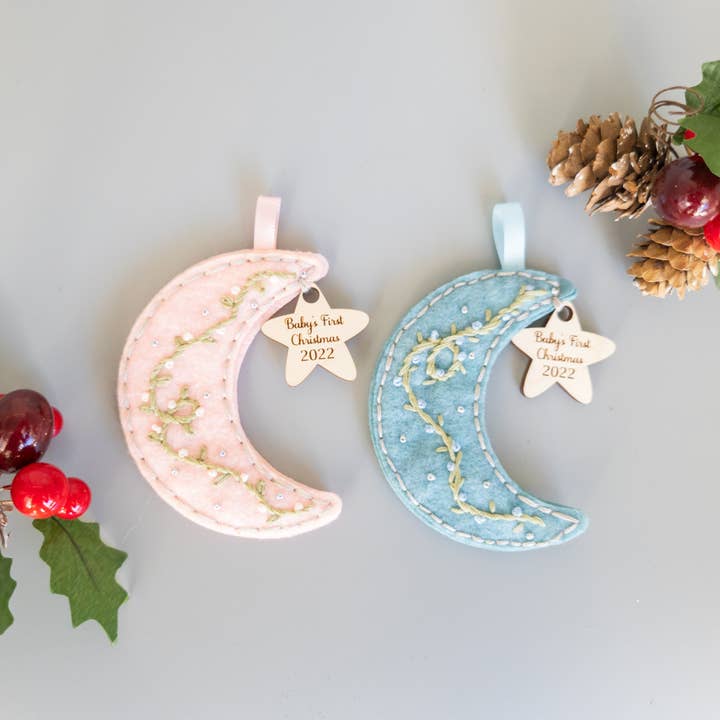 Shelfish Modern - Vendita all'ingrosso Decorazione - Primo ornamento natalizio per bambini ricamato personalizzato4