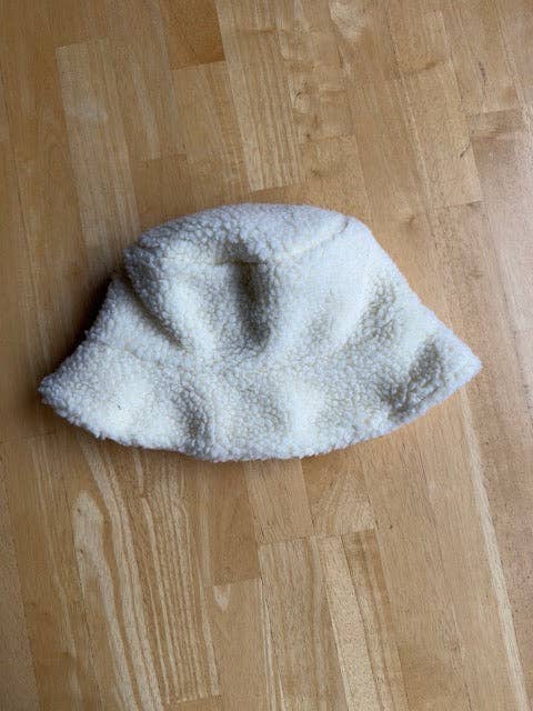 Échantillon - Chapeau molletonné crème for wholesale by Gibou