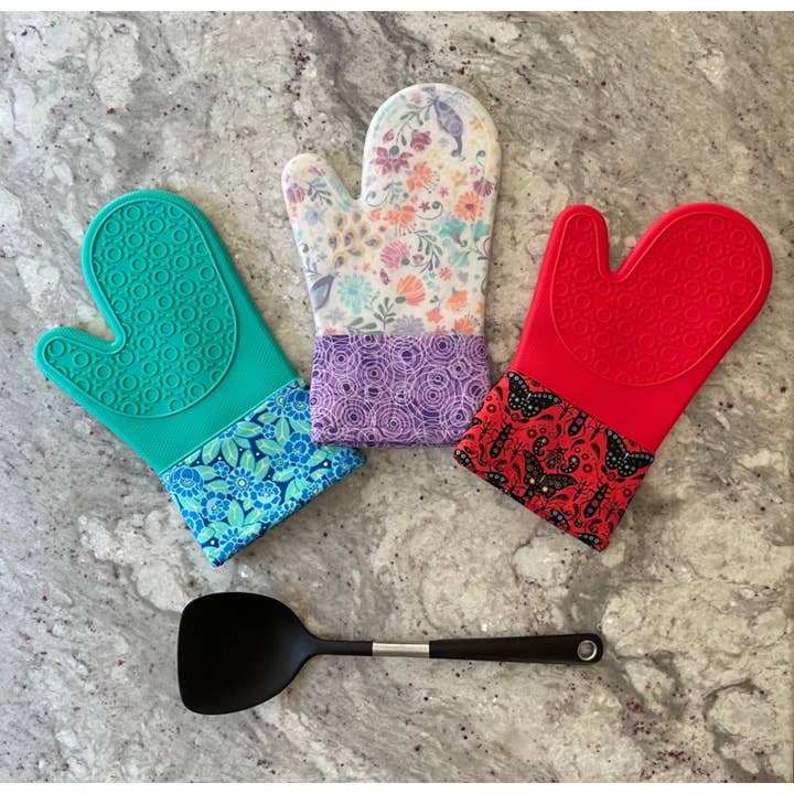 Around the Bobbin - Wholesale Oven Mitt/Pot Holder - Hot Stuff Everyday Mitt-Red | Sewing Pattern with Silicone