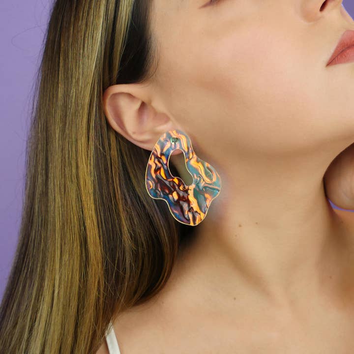 Boucles d'oreilles Puce Forme Abstraite - Iridescent Texturé pour la vente par ColsonDesign