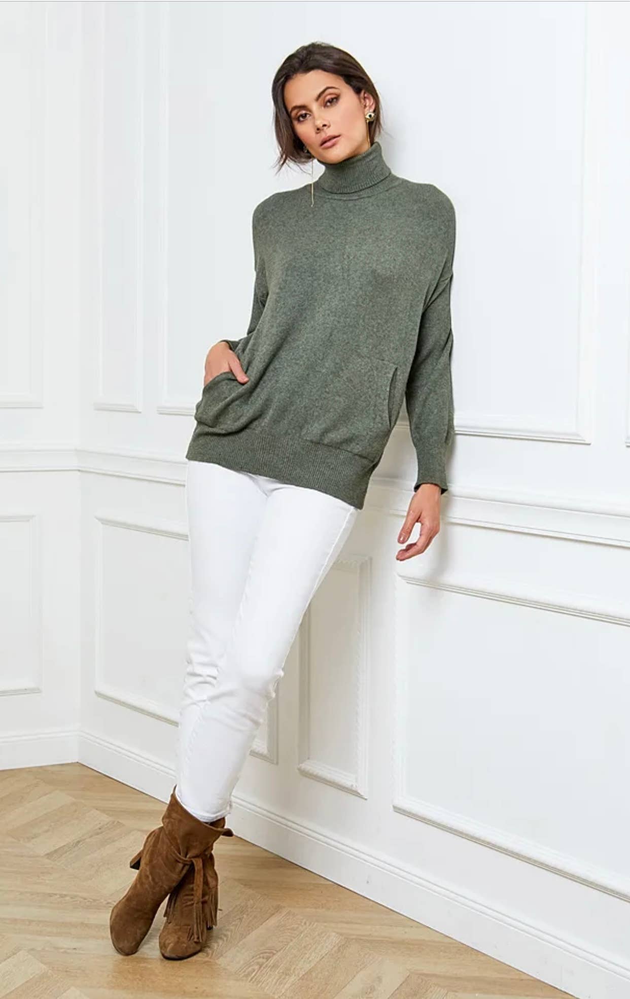 LÉA & LUC – wholesale Knitted jumper – Women′s – Turtleneck sweater with pockets REF. 00301
