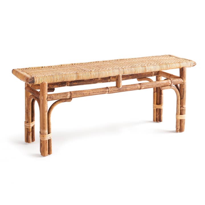 Banc Anton en bois massif avec détails cannés pour la vente par Napa Home & Garden