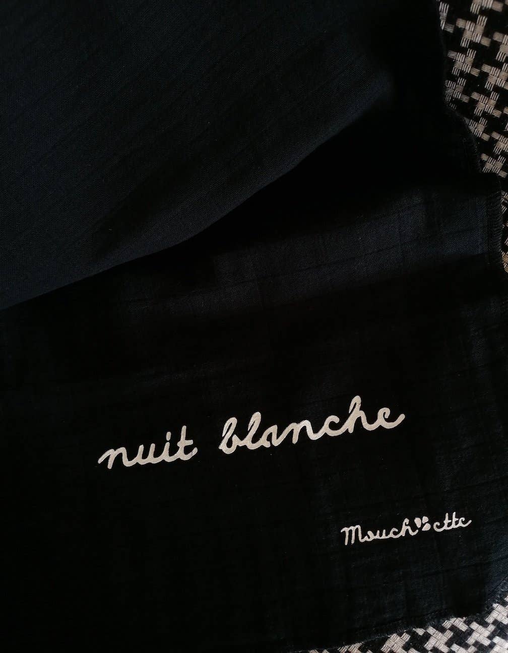 Mouch'ette – Engroshandel Ansigts- og kropsservietter – Mouchette - Håndklæde efter sex „Nuit Blanche“ //Ebony3