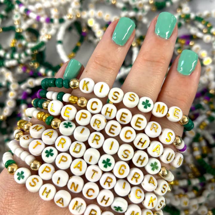 Kate Tuesday Jewelry – Engroshandel Perlearmbånd – St Patricks Day Mix elastiske armbånd0