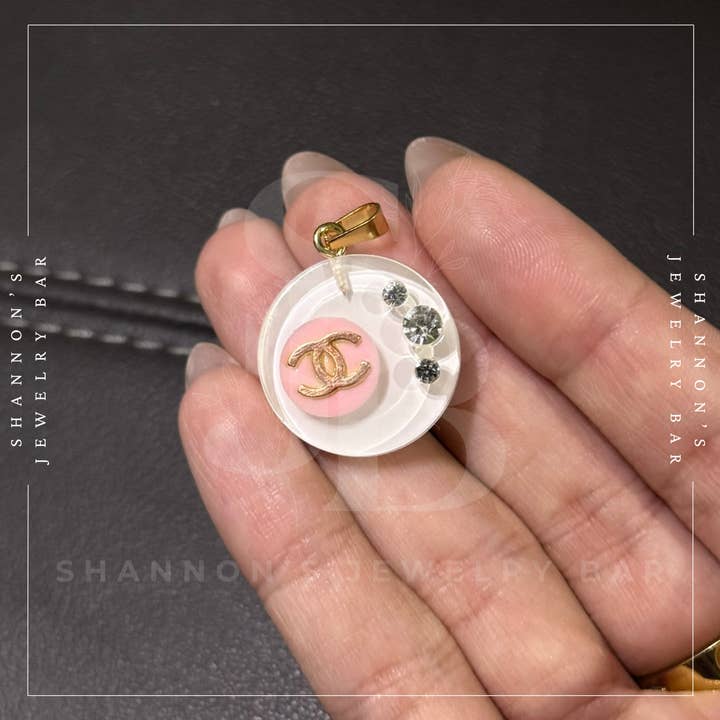 Shannon's Jewelry Bar – wholesale Individual charm/pendant – CHANEL Charm Zipper Pull Gold CC White and Pink Round 22mm 3
