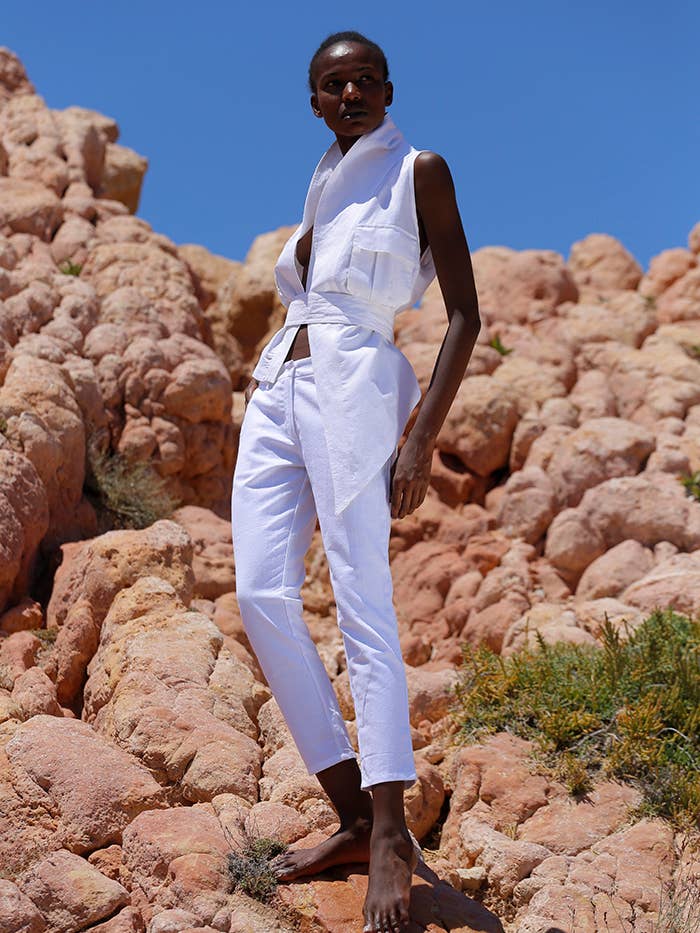 Sign With Style – wholesale Outerwear Vest - Women’s – Artemis Women's Linen & Cotton Safari Vest Jacket1