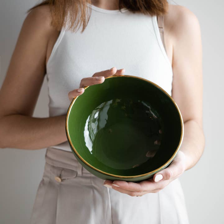 Creating Comfort Lab - Vente Bol de service - Bol à salade en porcelaine fait main avec bord doré. Vert
