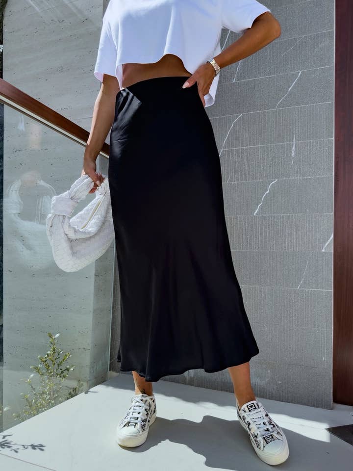 ESTEE BROWN - Wholesale Skirt – Women’s - Long satin skirt - 64670