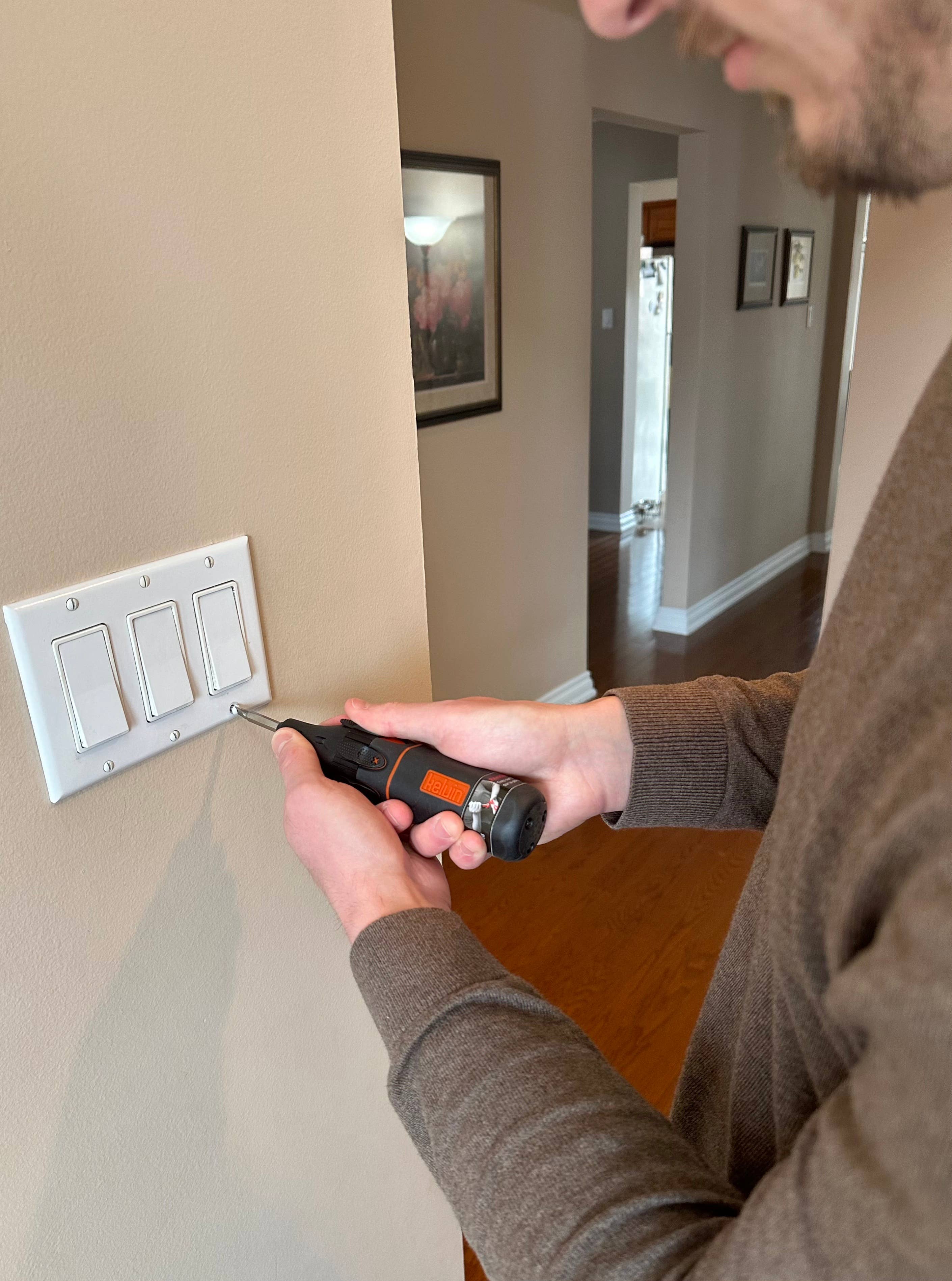 Kelvin Tools - Wholesale Handy Tool - Kelvin Retractor Auto Advance 6 bit screwdriver6