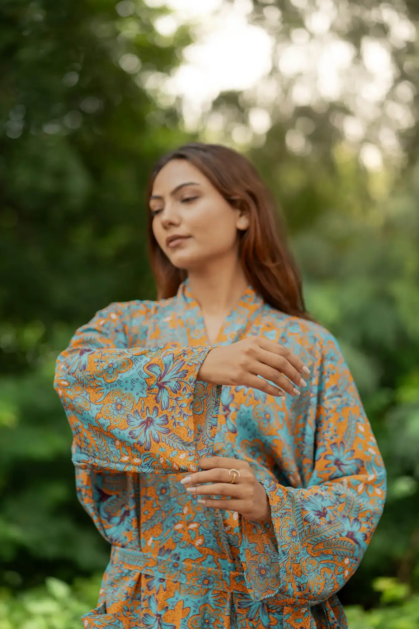 The Eastern Loom - Wholesale Kimono - Dames - Boheemse nieuwe zijden sari-kimono voor dames | Regal House strandjas5