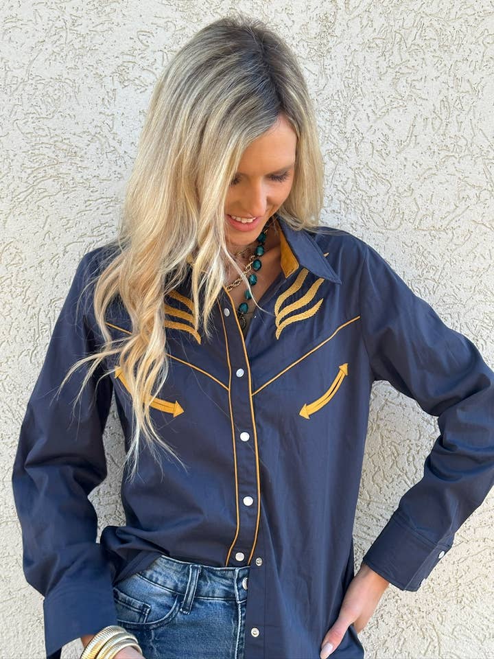 Blouse Prodigal Blues à boutons pression en nacre pour la vente par Lil Bee's Bohemian Brand