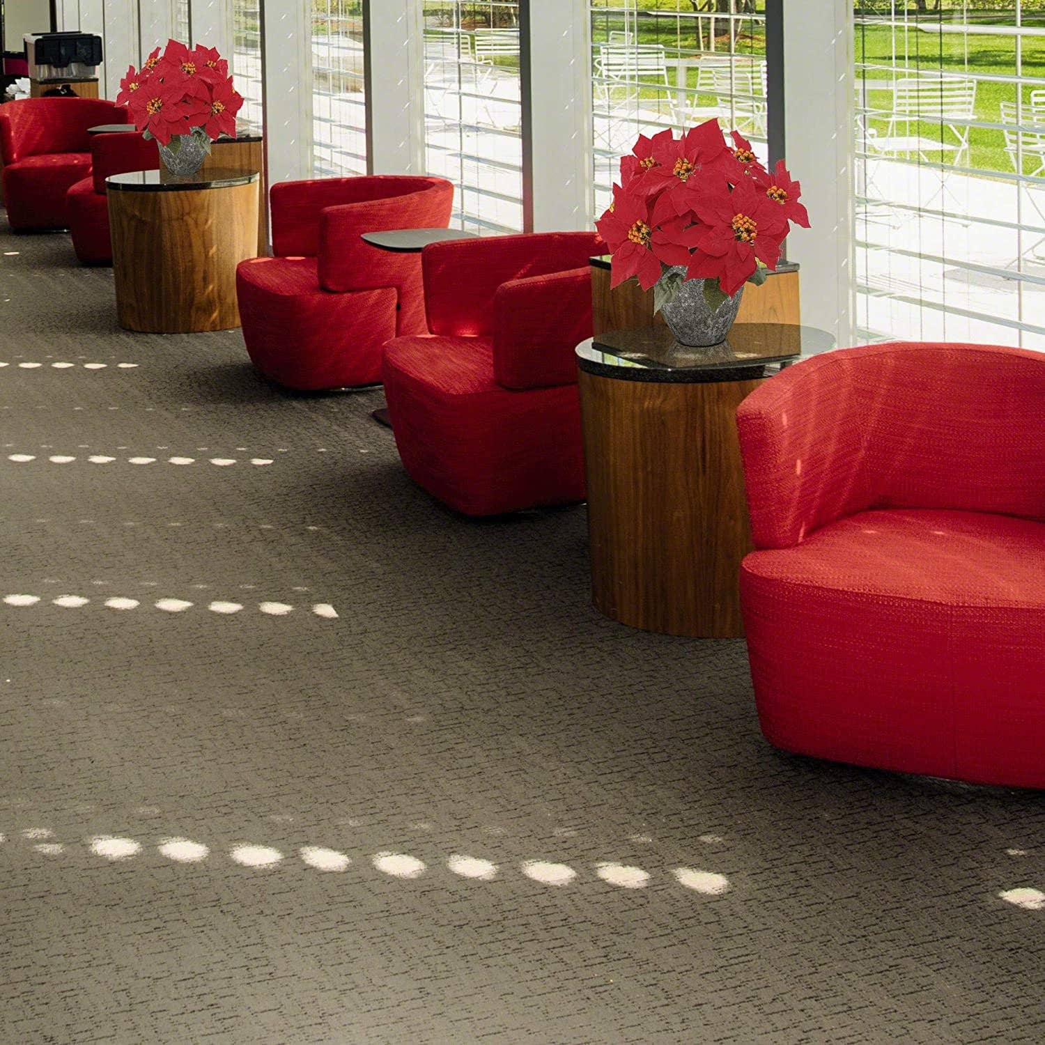 Larksilk - Venta al por mayor Flores artificiales - Arbusto de flor de pascua rojo, 7 cabezas de terciopelo, colección navideña de 20 pulgadas4