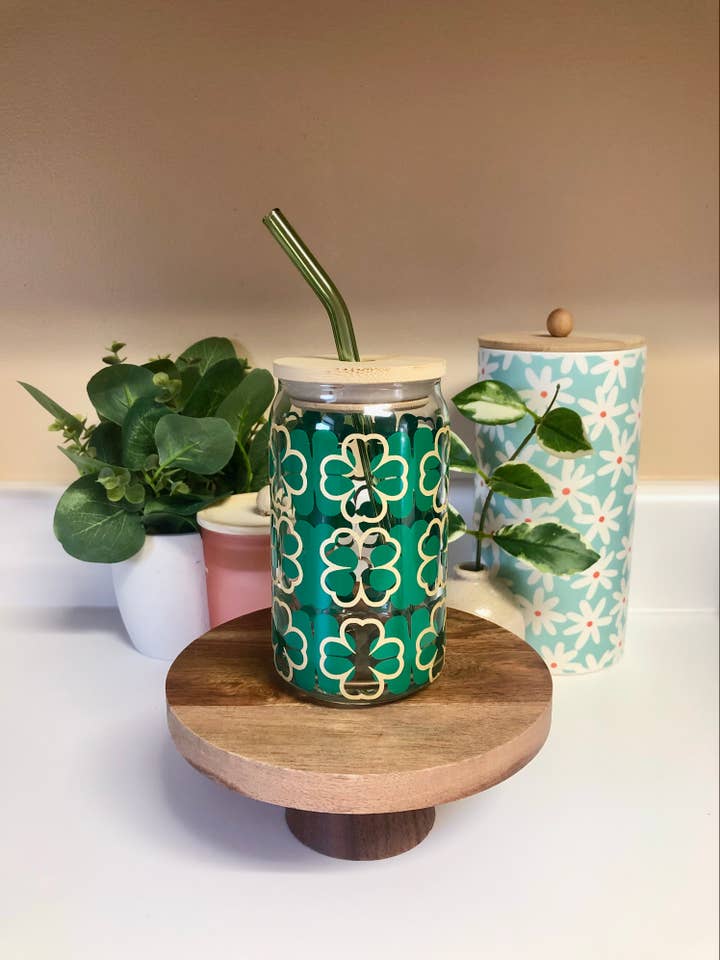 St. Patrick's Day Tasse, Glücksbringer, Kleeblattbecher für den Großhandel von MommyandMarie