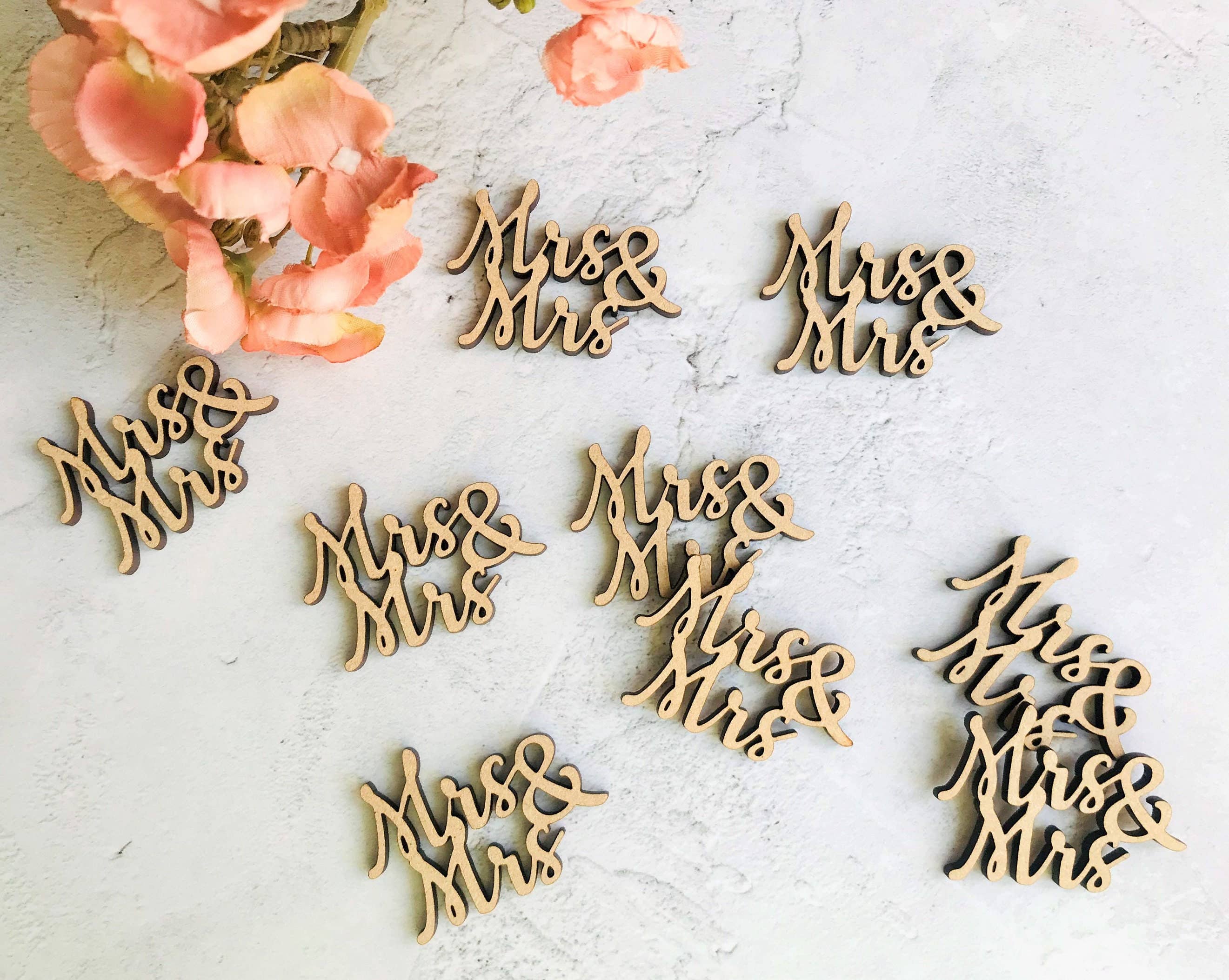 Deco Rach Design - Wholesale Decorative Tabletop Object - Mrs & Mrs Wooden Rustic Wedding Table Confetti Vintage Bar0