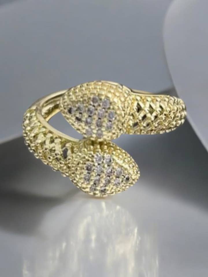 Anel Elegante com Pedras CZ Pavimentadas Banhado a Ouro 14k por atacado de Divina Jewelry & Accessories LLC