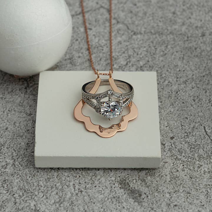 Gowa Design – wholesale Smyckesmonter – Halsband Ringhållare Personlig