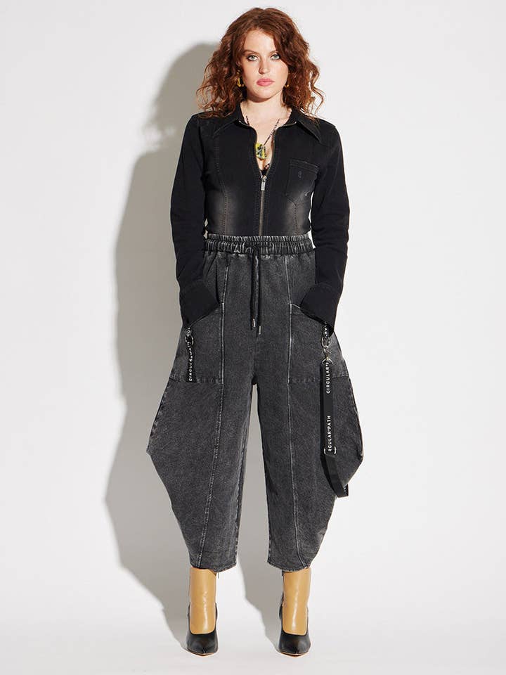 Ballon-Jeans aus Denim für den Großhandel von CIRCULAR PATH