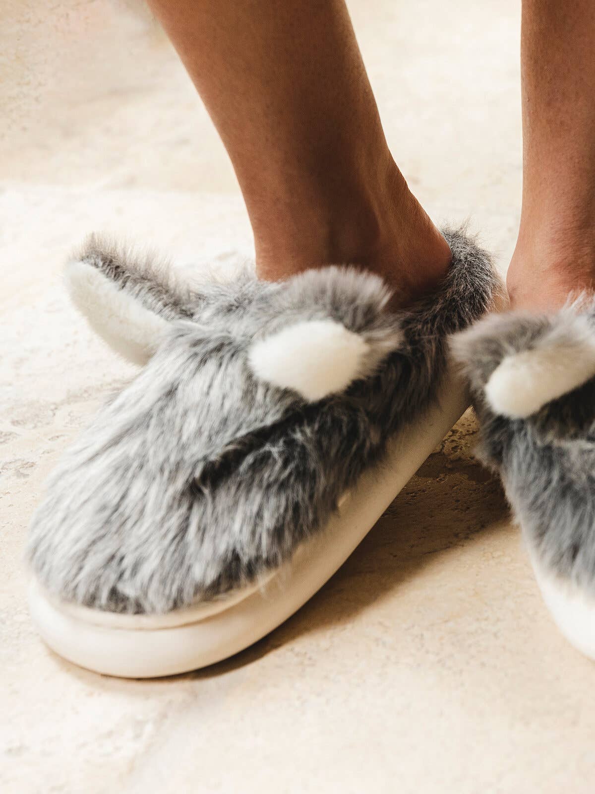 MILLIE + MOOSE - Wholesale Slippers - Women's - Wolf Slippers - MMAS8101