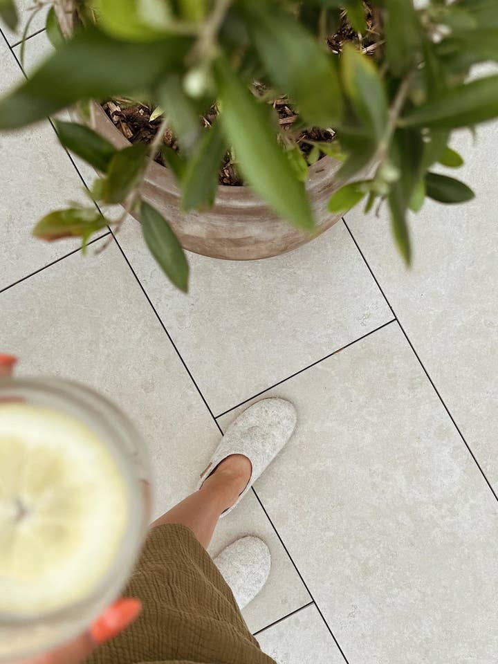 The Cozy Sheep - Wholesale Slides - Women's - Felted slippers with leather sole — Beige6