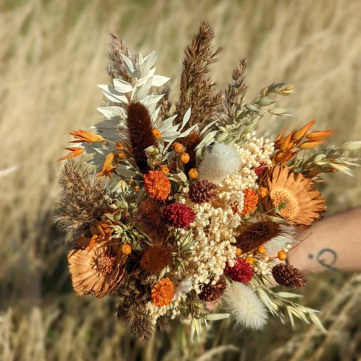 CANNELLE | The bouquet of dried flowers in warm colors and other Purchase Wholesale braun. Free Returns & Net 60 Terms on Faire trending on Faire.