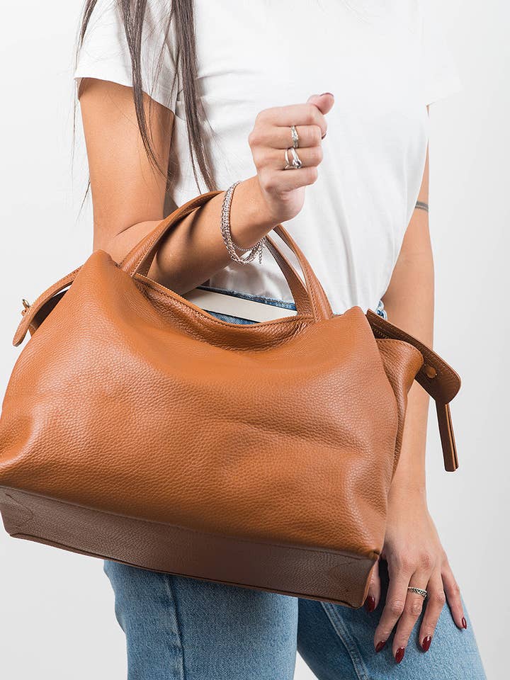 The Shopper - Ampia borsa tote in pelle morbida con manico superiore e tracolla regolabile e rimovibile per la vendita all'ingrosso da parte di Two Amicis