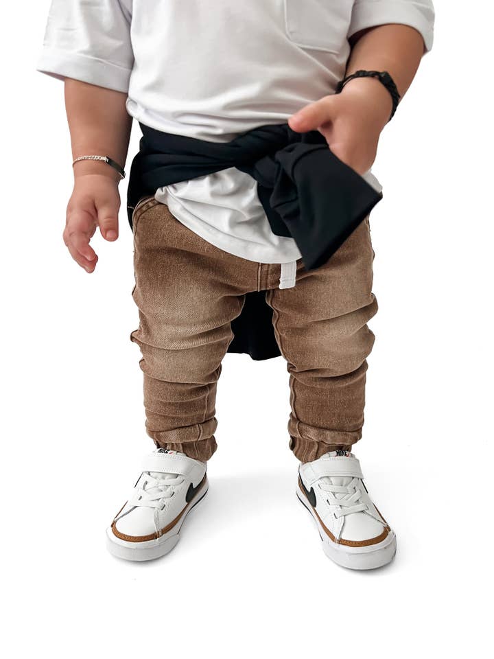 Remi + Rae Co. – wholesale Athletic sweatpants/jogging bottoms – Kids – DENIM CHINO JOGGERS - CAMEL