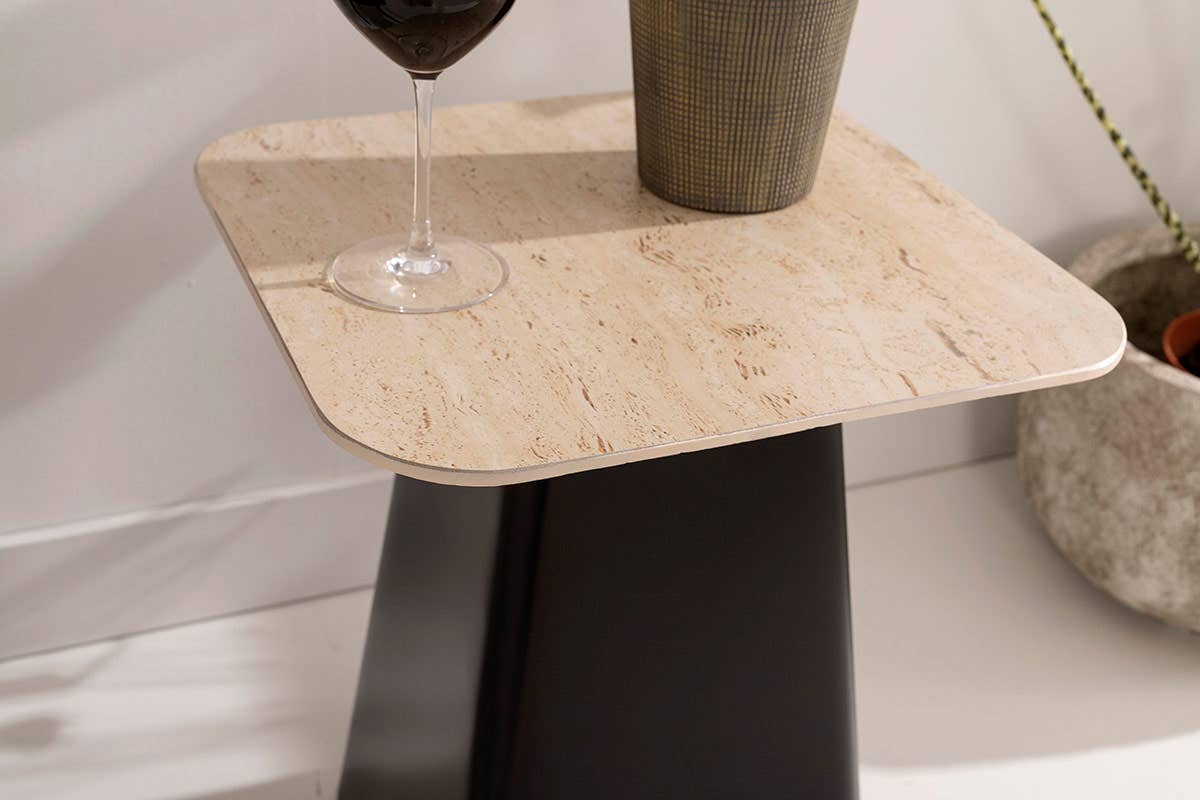 Gdeco – wholesale Sidobord – Sidobord 47x40x40 cm med svart metallbas och skiva i travertin2