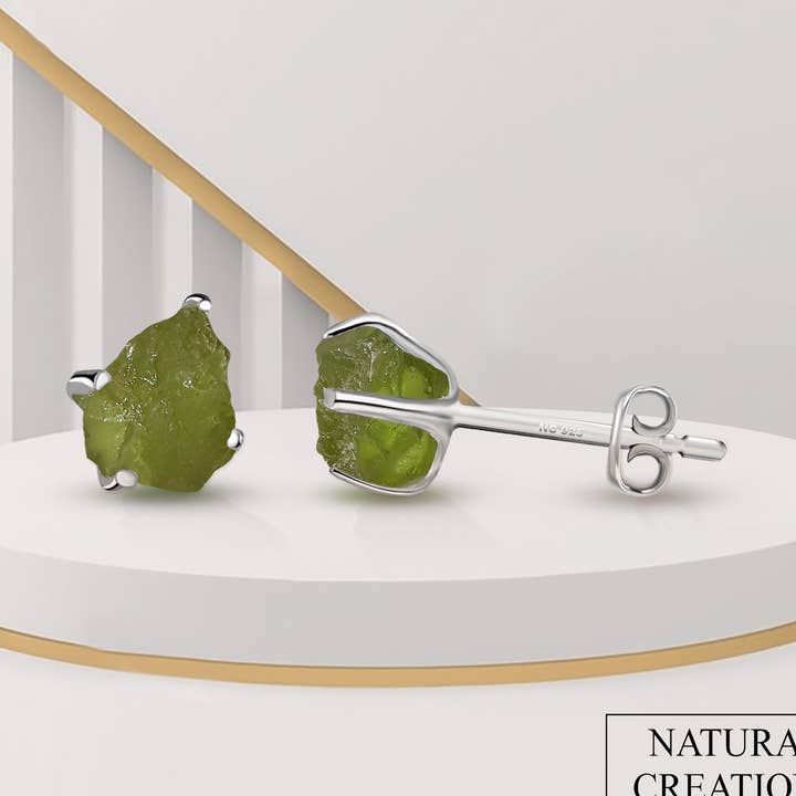Naturlige ru Peridot Stud øreringe i Sterling Sølv for engroshandel hos Nature Crafts