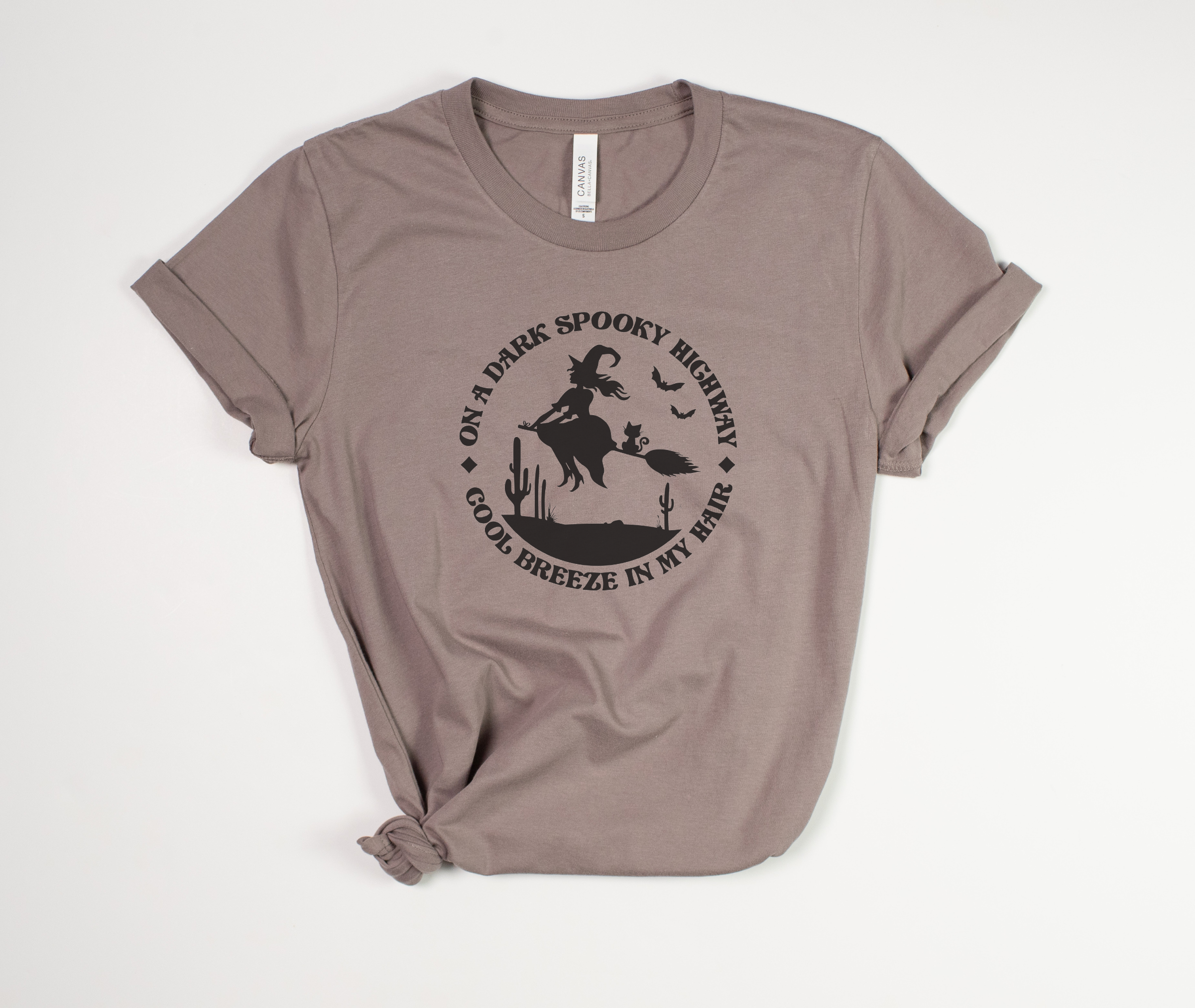 Stiles Tee Co. - Wholesale T-shirt met print - Uniseks - Vintage Halloween heksen-T-shirt - retro herfstshirt met print6