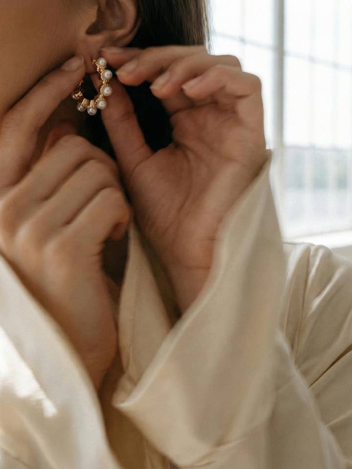 Argolas em C banhadas a ouro com contas e pérolas - Vintage moderno - Romântico por atacado de noca Jewelry