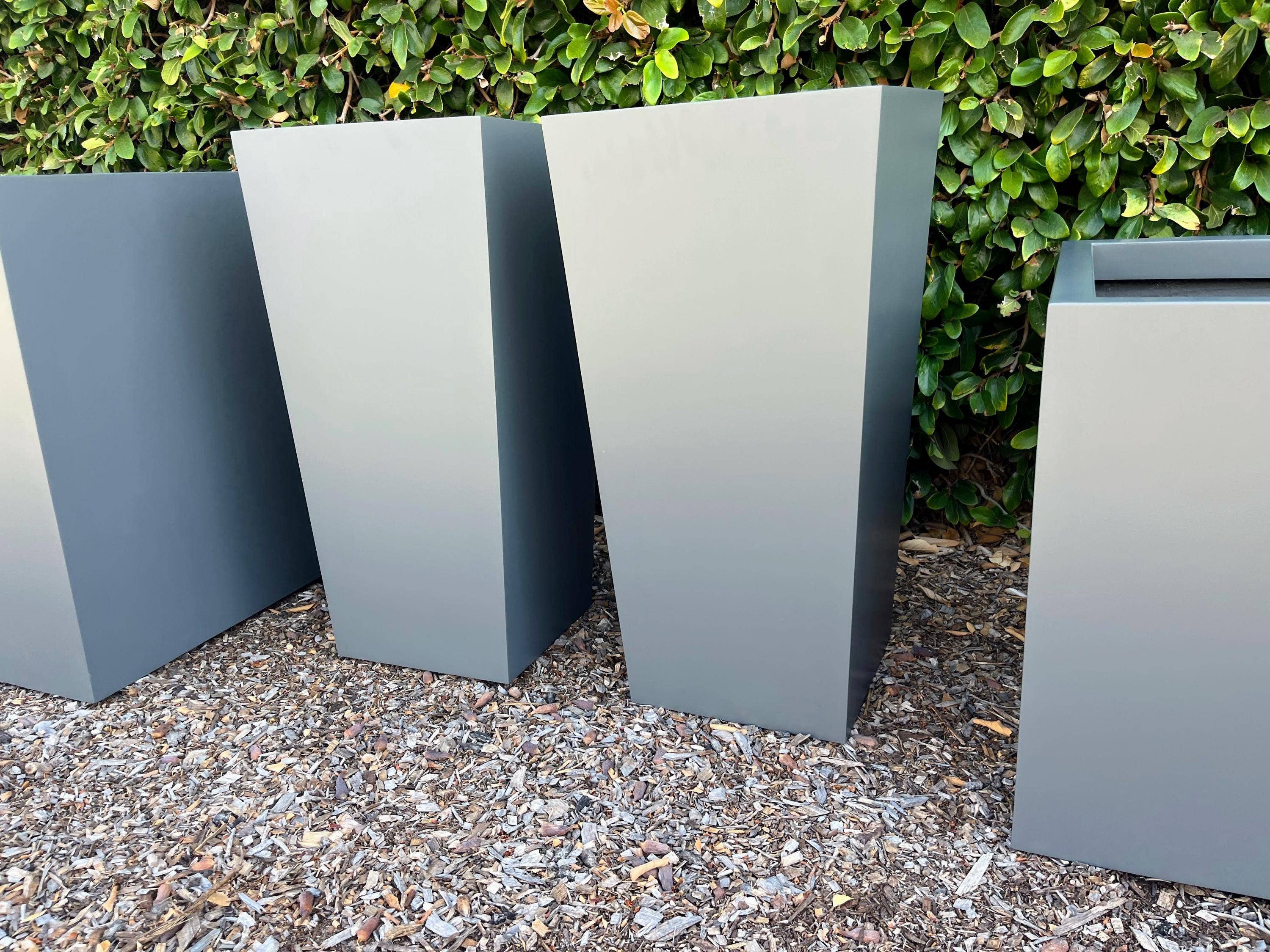 Tikal Composite Designs – wholesale Plant pot – Modern Tapered Fiberglass Planter4