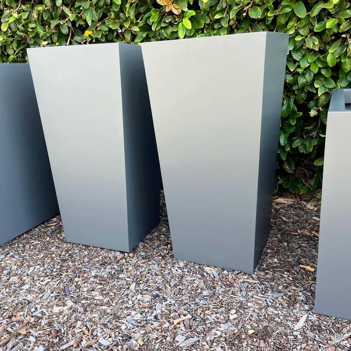 Tikal Composite Designs – wholesale Plant pot – Modern Tapered Fiberglass Planter4