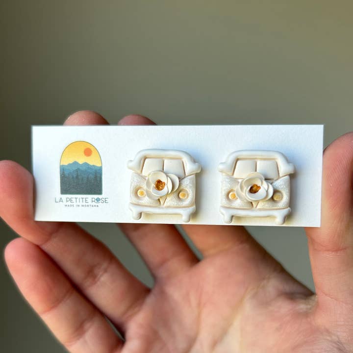 Blomsterretro RV Van Clay Studs, lavet i Montana for engroshandel hos La Petite Rose LLC