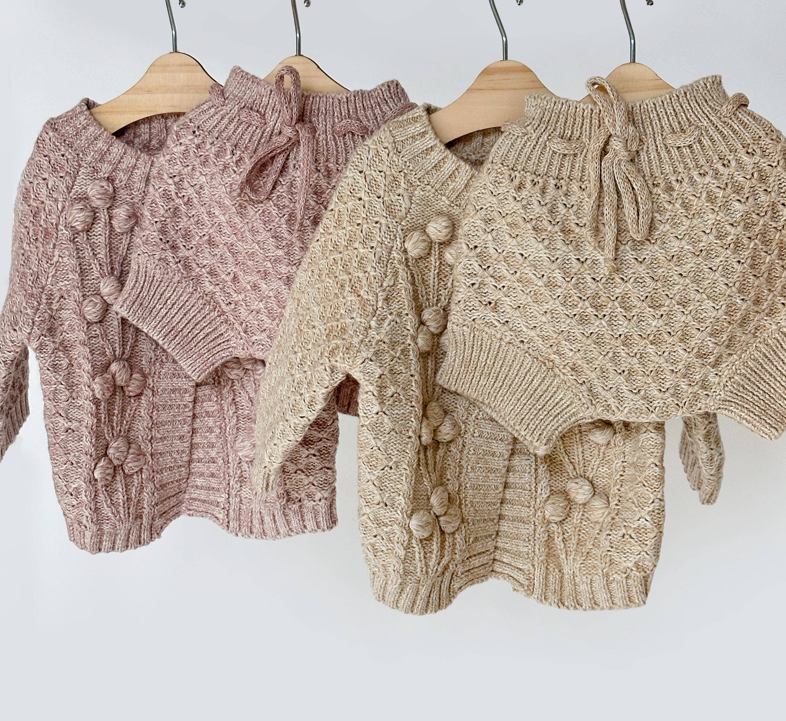 OLIVE & CRADLE - Venta al por mayor Conjunto de ropa - Bebés - Conjunto Matalyn de Pom tejido a mano Avena2