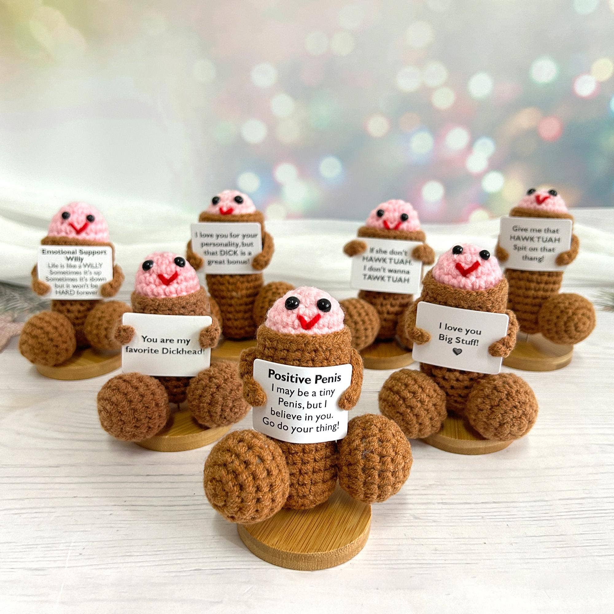 TOMOPOD LLC - Vente Peluche – enfant et bébé - Humour de Crochet Gag Cadeau Mature, Petit Ami Amigurumi au Crochet1