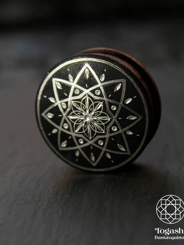 Handgjorda plugs i valnötsträ med damascen och silver, 30 mm för wholesale av Togashi Damasquinos