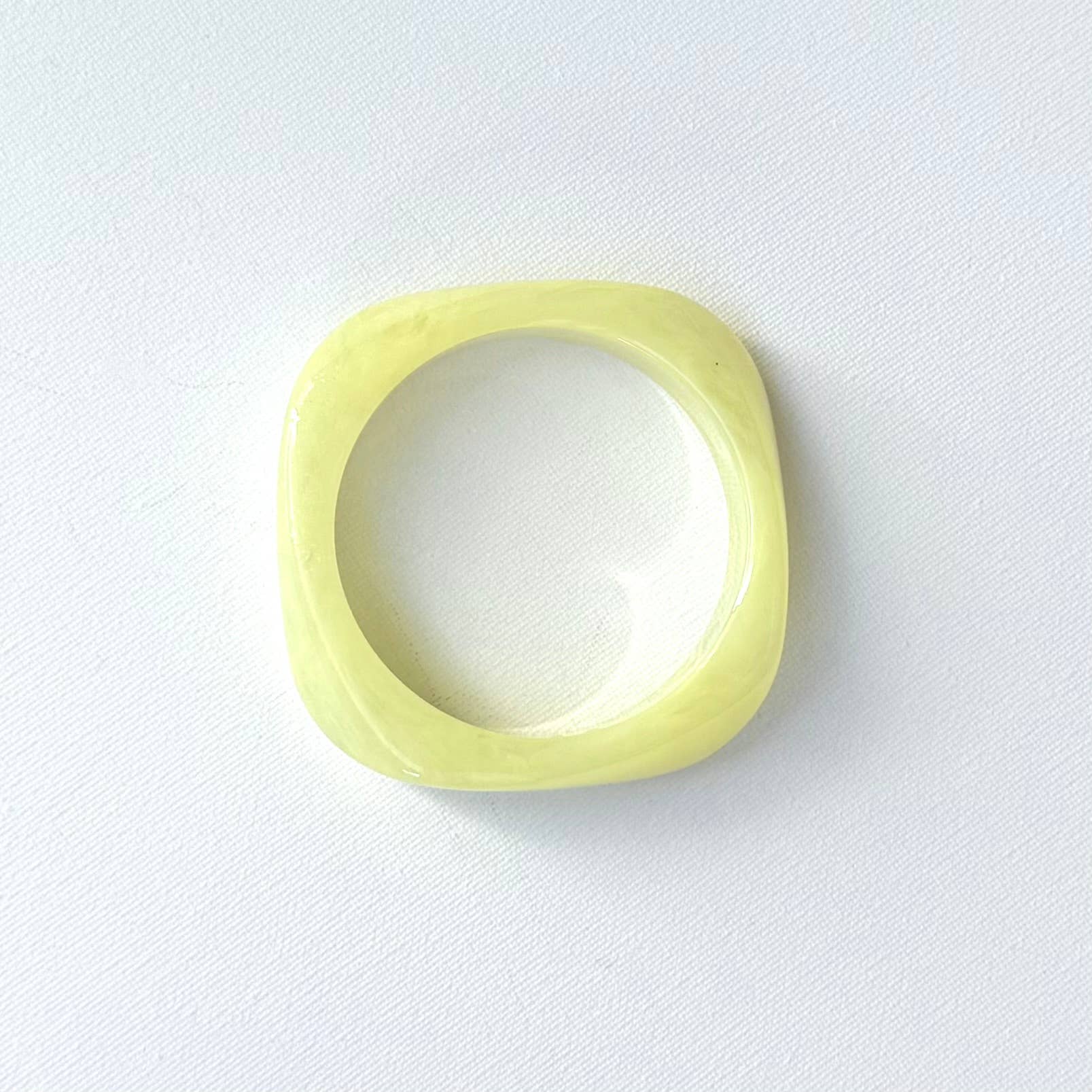 iconic mi – wholesale Bangle bracelet – Swirl Acrylic Bangle Jewellery Pastel Yellow 1