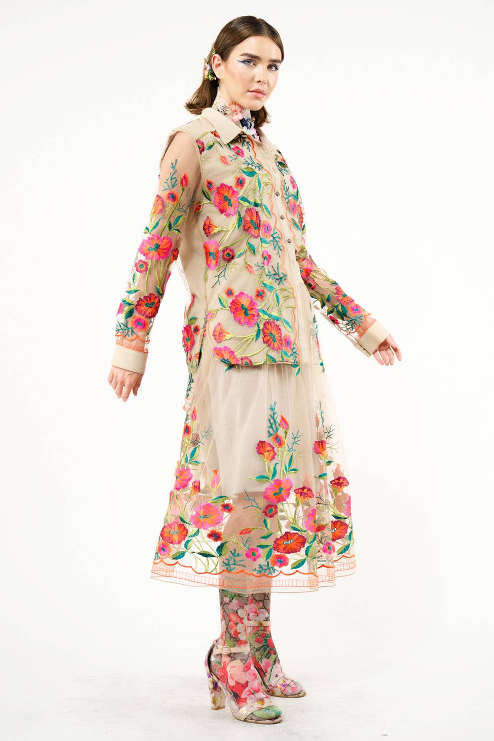 Blu Denim Camicia vintage con ricamo floreale di tulipani in vendita all'ingrosso su Faire26