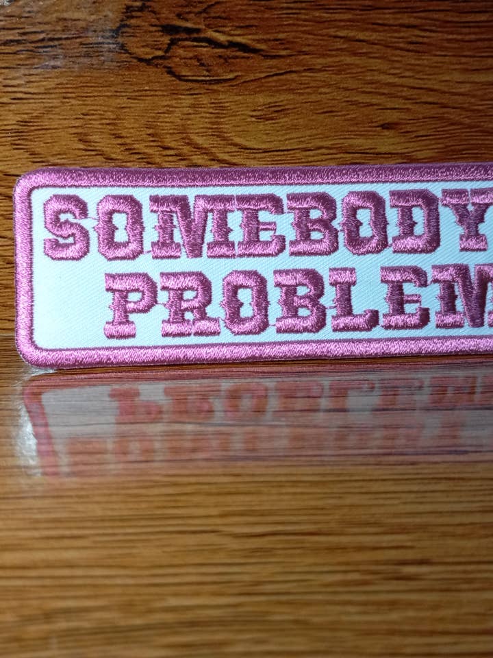Parches bordados rosas de Somebody's Problem. para venta al por mayor de Icon Punch