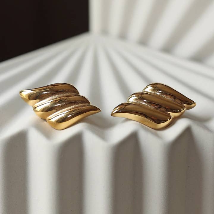 Brincos asas curvas - Elan Doux - Ouro por atacado de Visée Bijoux