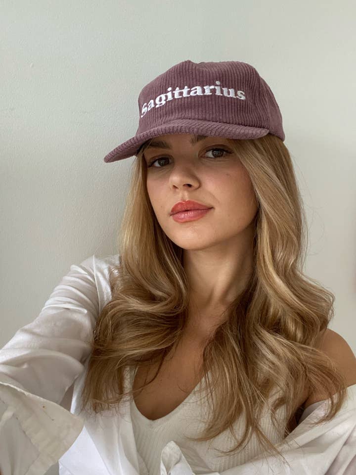 'SAGITTARIUS' VERVAAGDE CORDUROY DIERENRIEMHOED voor wholesale door Don’t Blow It Co. | Apparel, Novelty, Spiritual