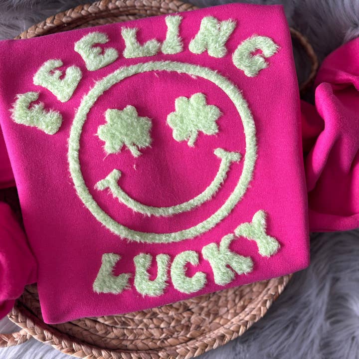 Sudaderas y Camisetas Fluffy Feeling Lucky para venta al por mayor de Trendy Chic Apparel LLC
