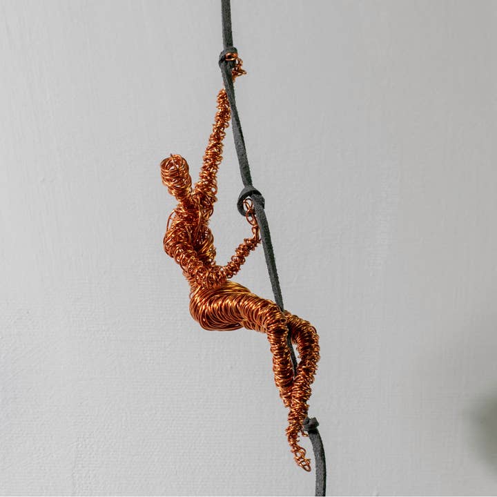 Haritopoulou - Vente Sculpture - Sculpture de petit homme en fil de cuivre1