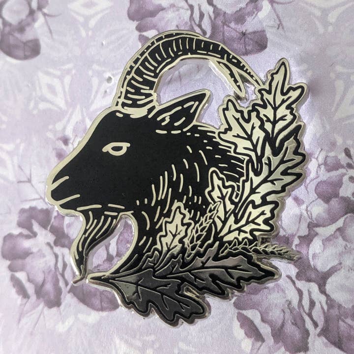 Black Phillip - Épingle en émail pour la vente par The Pickety Witch