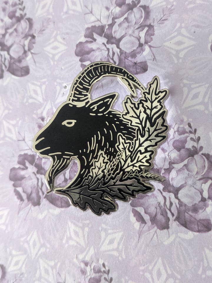 Black Phillip - Épingle en émail pour la vente par The Pickety Witch