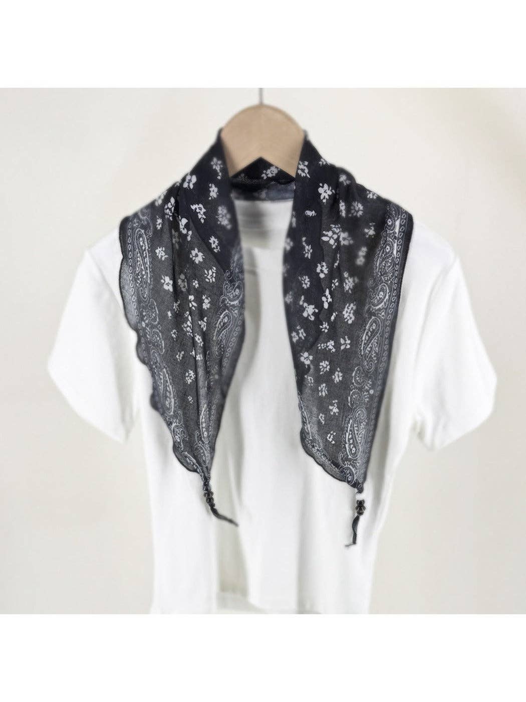 Funkyrel® Atzbranding Limited - Wholesale Head Scarf - Women's - Scarvii - Vintage-inspired Diamond-cut Headscarf with Floral patterns5