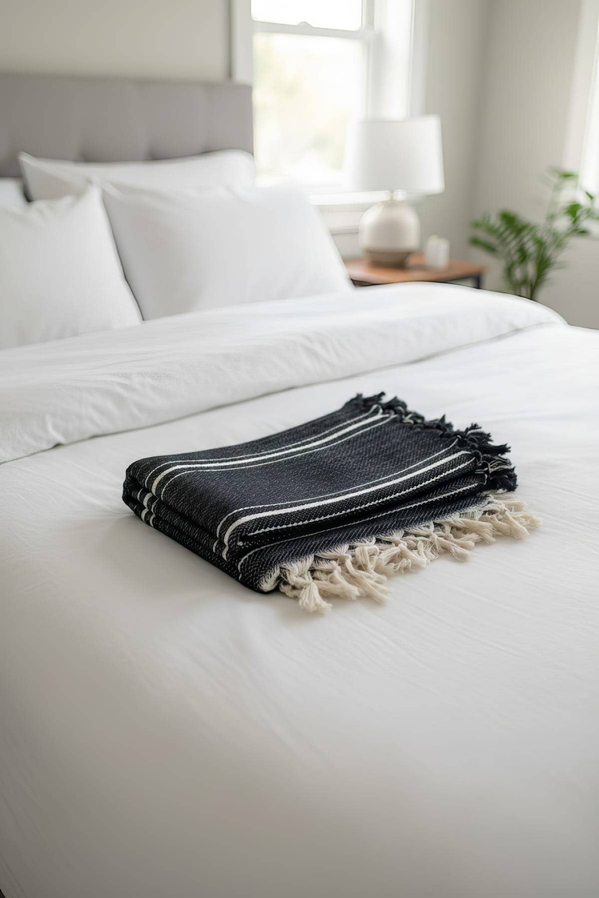 Moa - Wholesale Throw Blanket - Black and White Throw Blanket