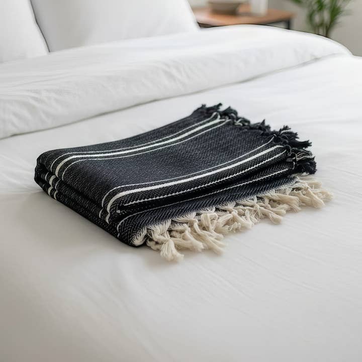 Moa - Wholesale Throw Blanket - Black and White Throw Blanket0