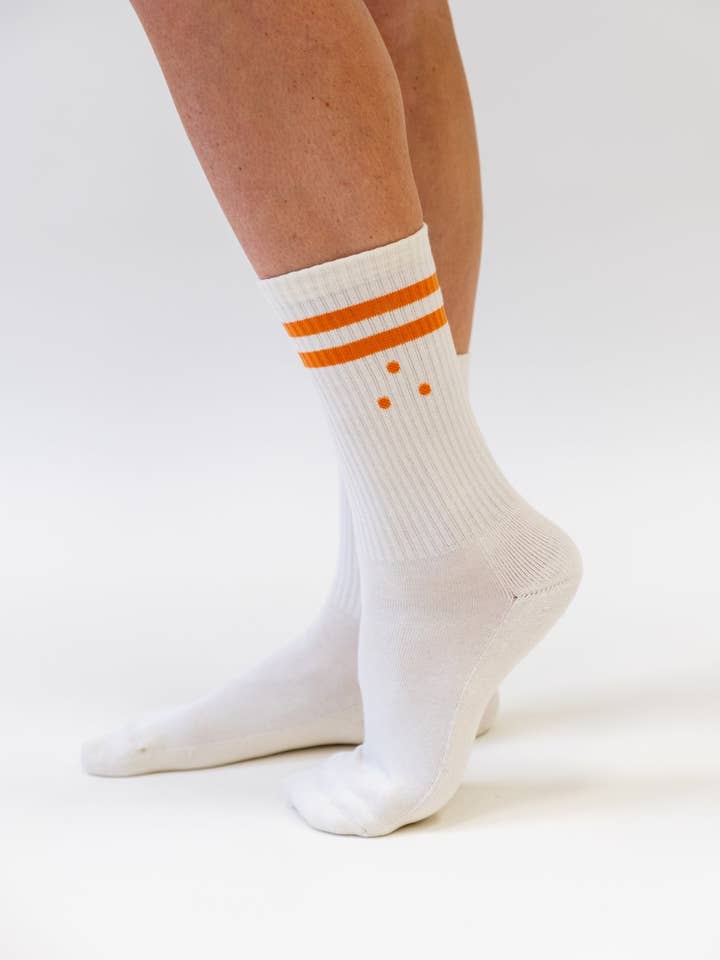 CHAUSSETTES CREW EN COTON BLANCHES pour la vente par MERRI Intimates